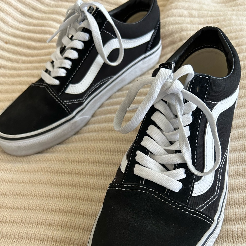 Vans Old Skool Shoe Size 9 Women’s
